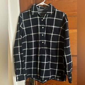 Tommy Hilfiger women’s medium plaid button up long sleeve shirt 100% cotton